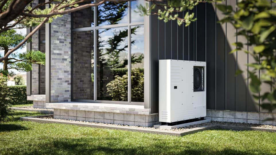 Pompe à chaleur installée sur facade moderne